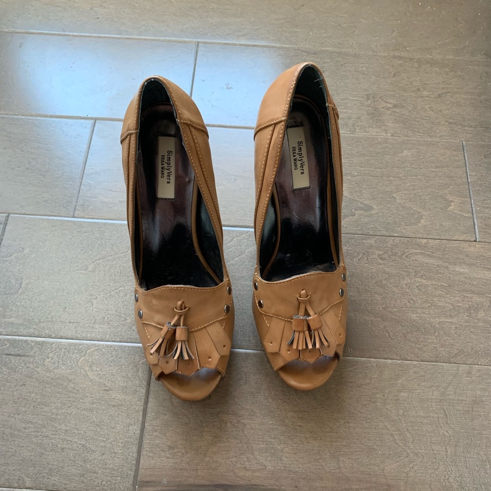 Vera Wang Simply Vera platform stiletto